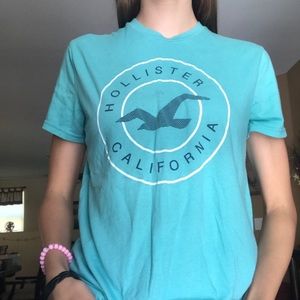 Blue Hollister Shirt🤍🦅